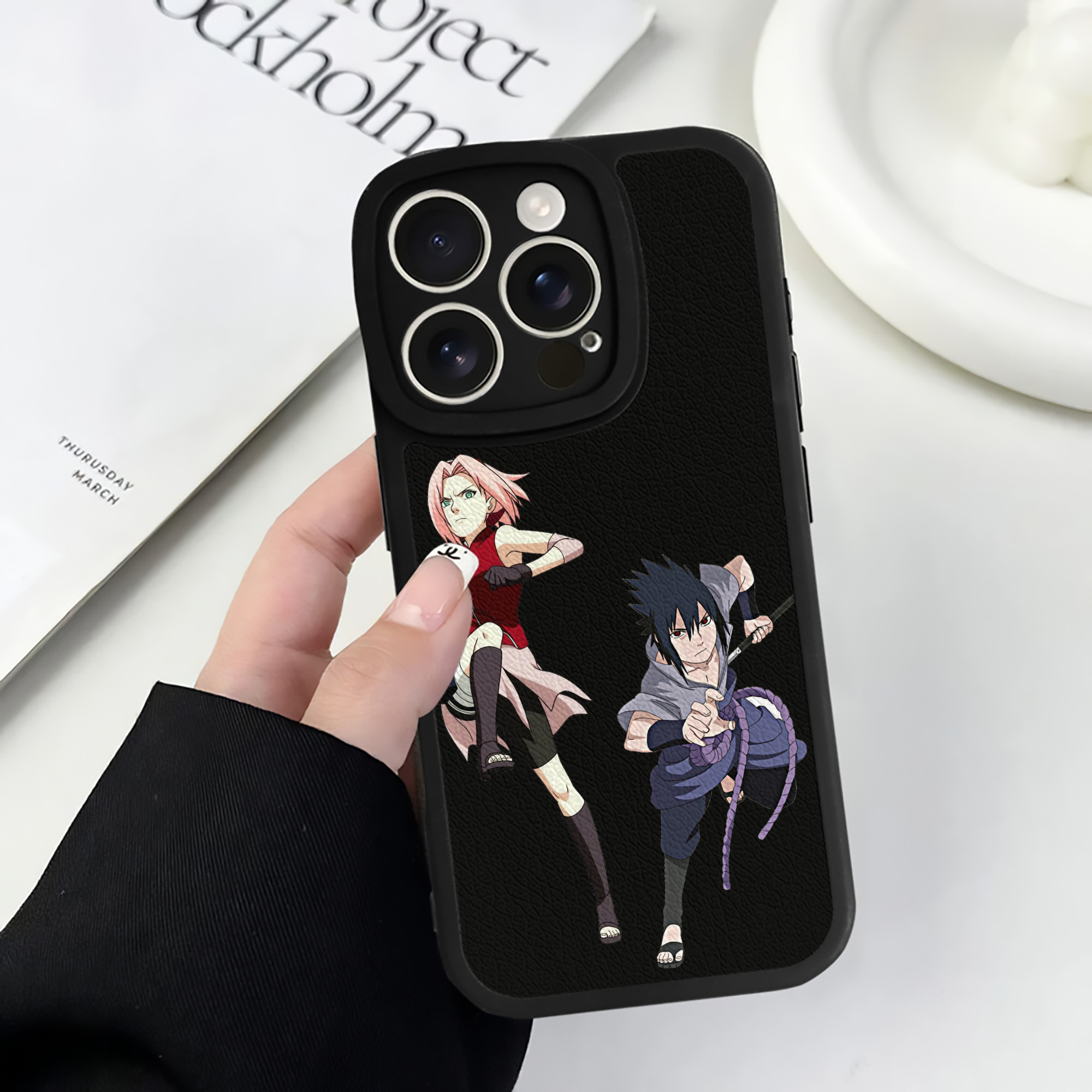（画像用） NARUTO -ナルト- 春野サクラ Haruno Sakura 【iPhone 16シリーズ対応】シリコンスマホケース（レザー調） 材質：シリコン